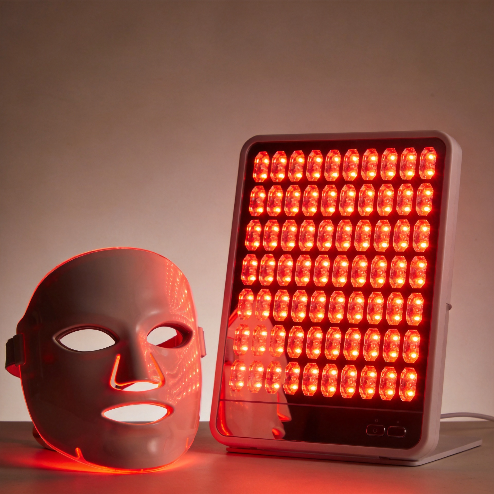 How to choose between red light therapy panels and masks?