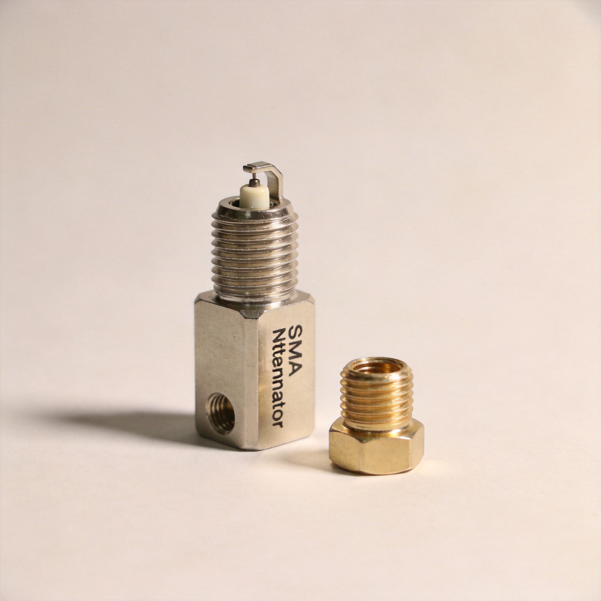 Conas N-Type RF Attenuator a Shonrú le haghaidh Oiriúnaithe