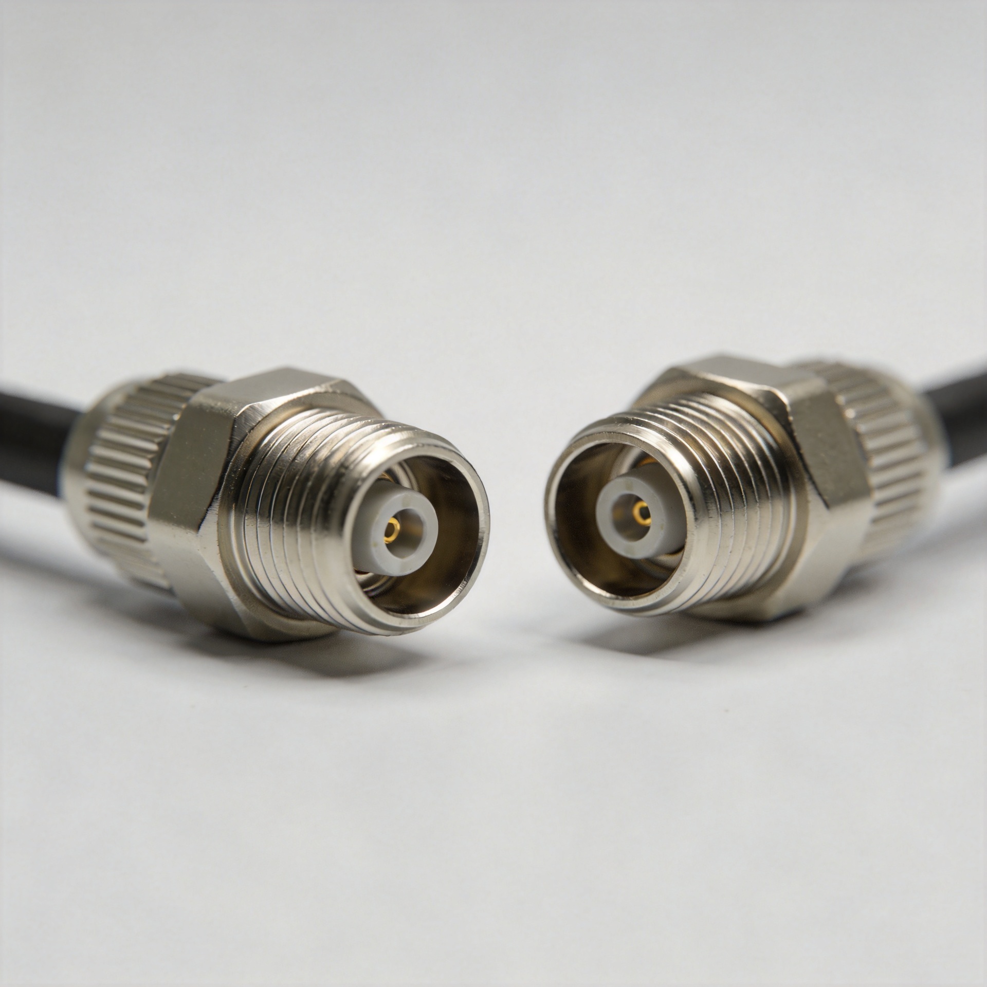 SMA Connector vs RP-SMA Connector: Key Differences