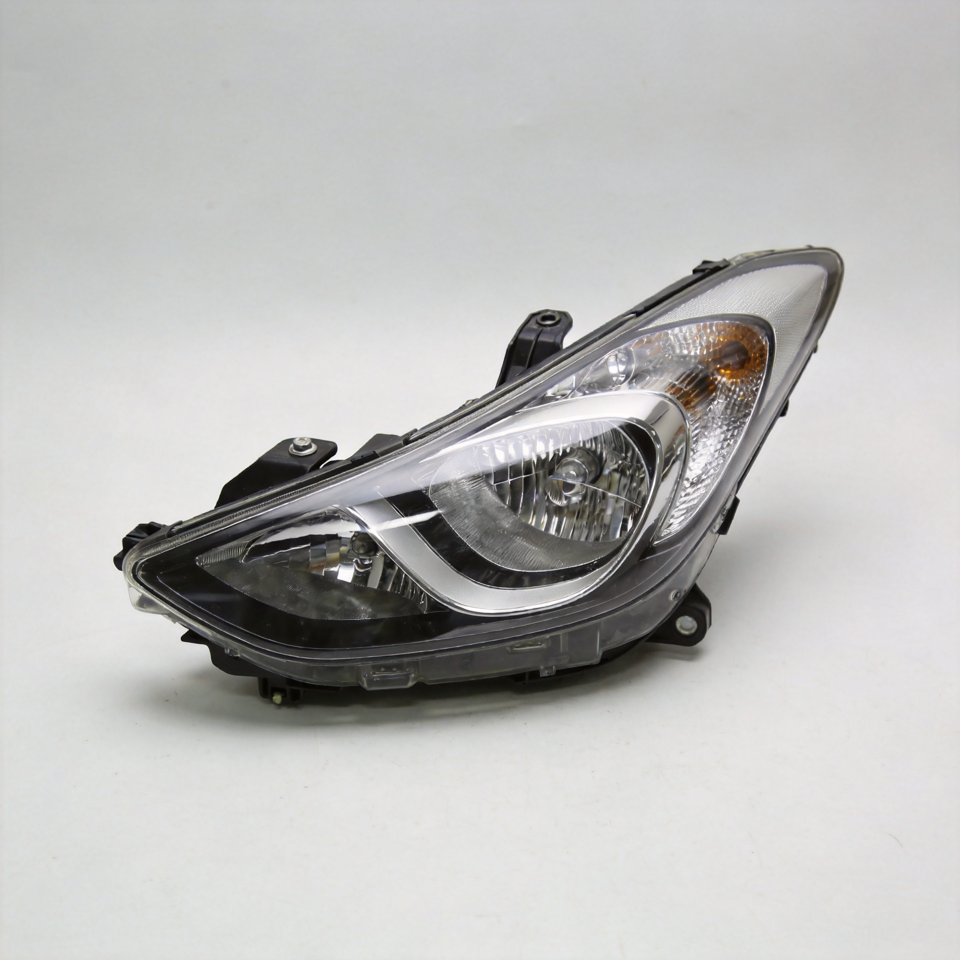 2013 Hyundai Elantra Headlight Options: LED and HID Upgrade Comparison