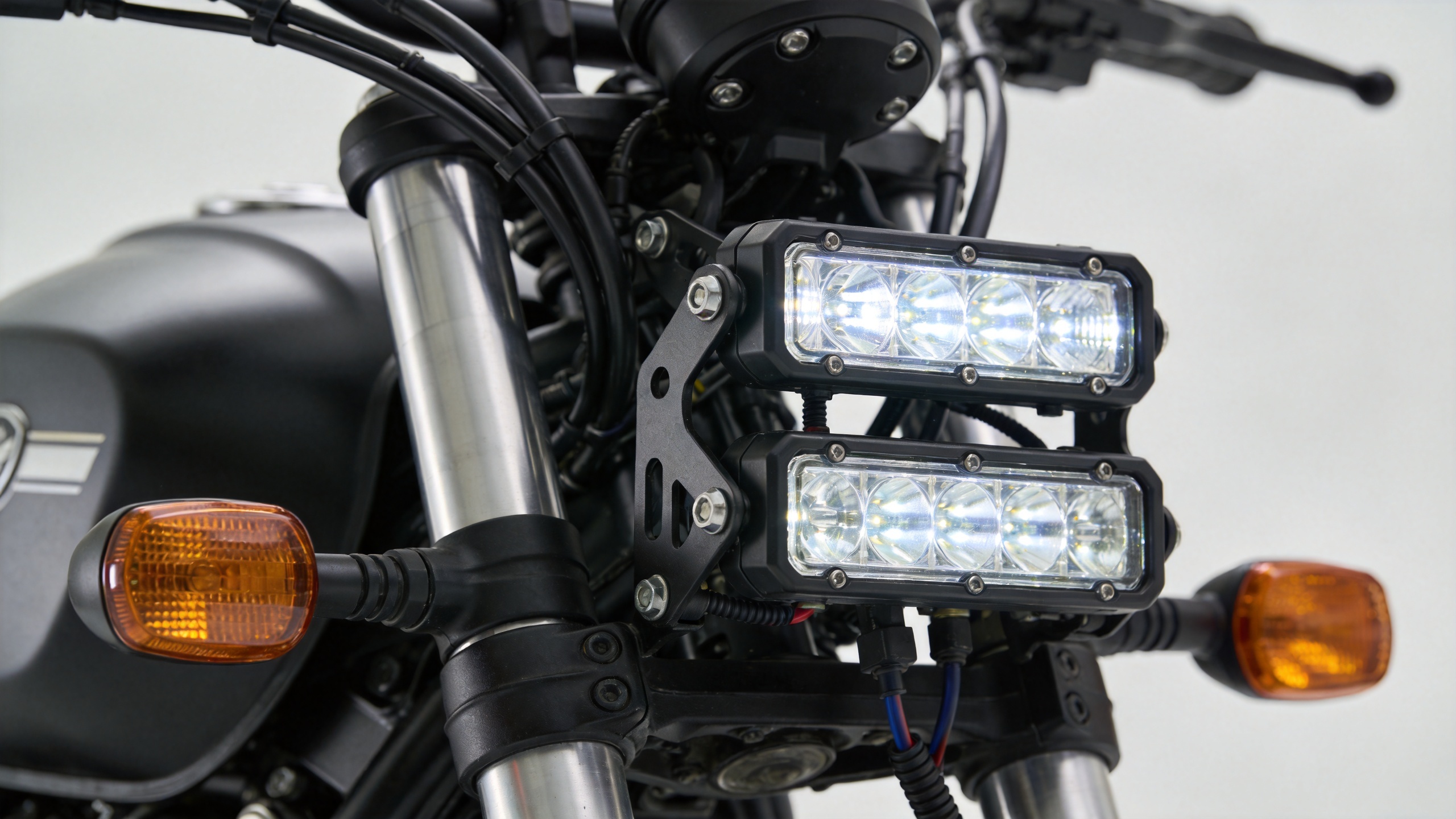 Motorcycle LED running light mounting and cable-routing comparison