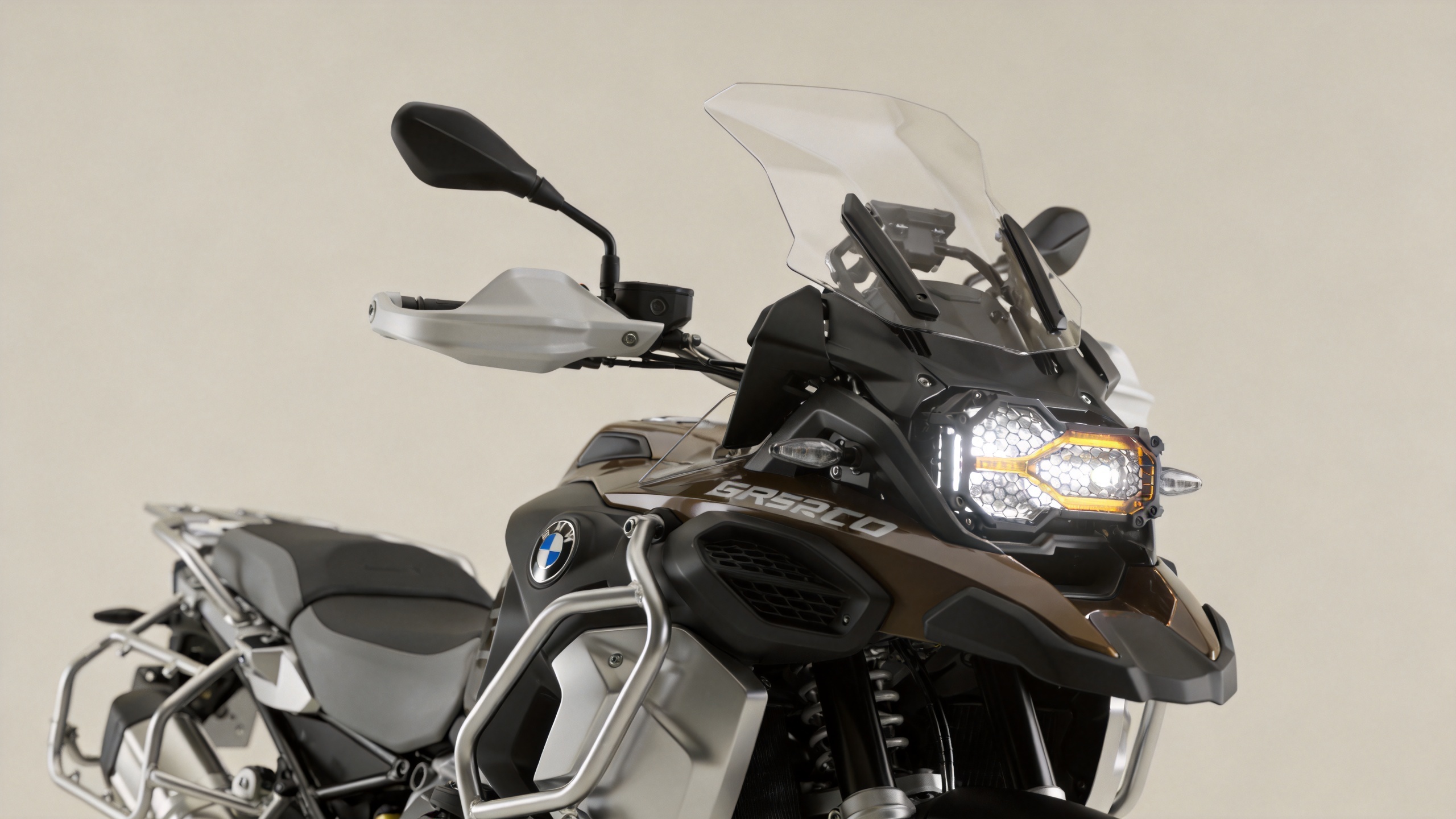 LED auxiliary driving light mounted for an adventure motorcycle evaluation